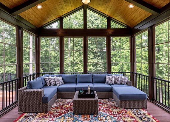 additional sun room with outdoor furniture